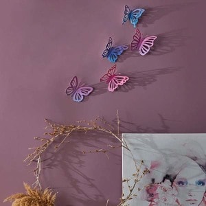 Decoratiune perete Colorful Butterfly, 17 x 14 cm, roz, albastru