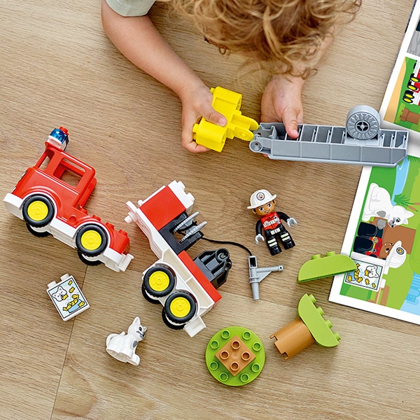 LEGO Duplo: Camion de pompieri pentru salvare 10969, 2 ani+, 21 piese