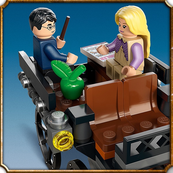 LEGO Harry Potter: Trasura Si caii Thestral de la Hogwarts 76400, 7 ani+, 121 piese
