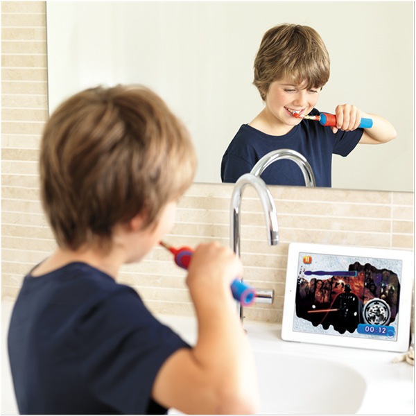 Periuta de dinti electrica ORAL-B D12.513 Vitality Star Wars pentru copii,7600 oscilatii/min, Curatare 2D, 1 program, 1 capat, rosu-albastru