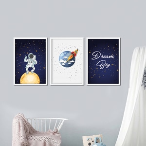 Set 3 tablouri cu rama Cosmonaut, 23 x 33 cm, PVC