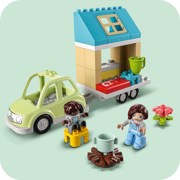 LEGO DUPLO: Casa de familie pe roti 10986, 2 ani+, 31 piese